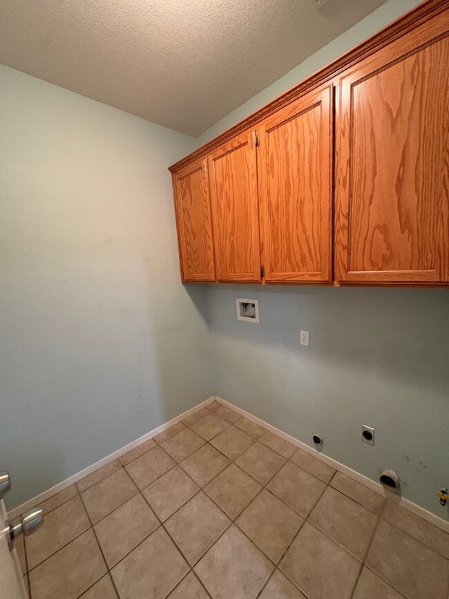 2643 W Oakridge Ave