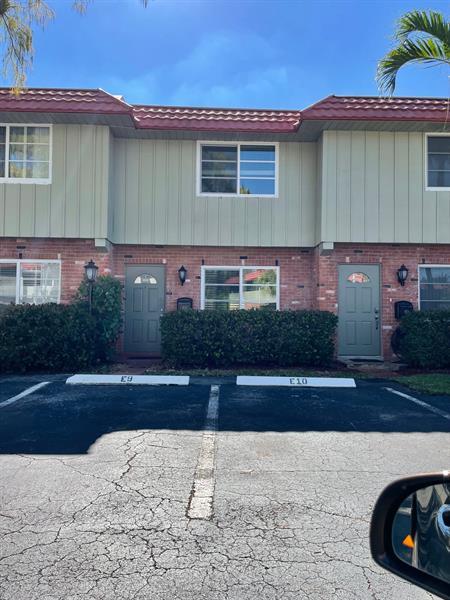 Photo - 156 NE 20th Ct