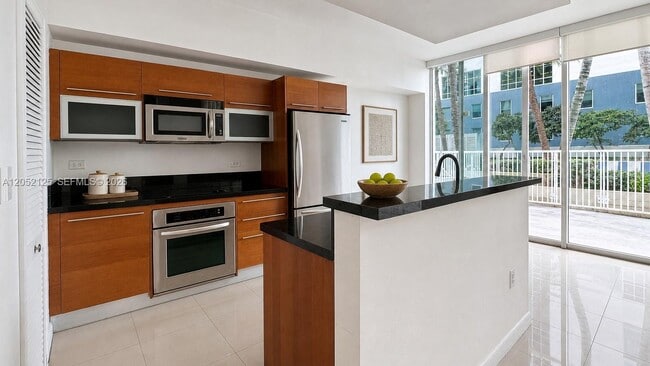 Photo - 253 NE 2nd St Unidad 802
