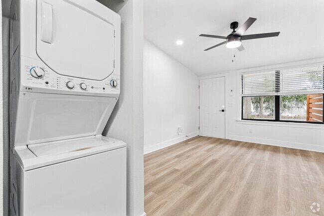 Studio, 1BA - 288SF - Laundry
