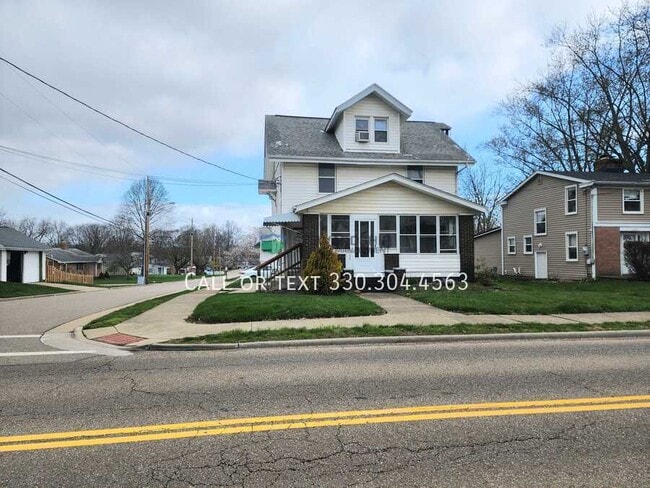 Photo - 535 W Maple St Apartment Unit 2