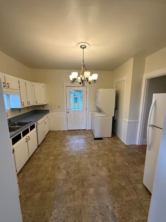 Photo - 605 E Shore Dr