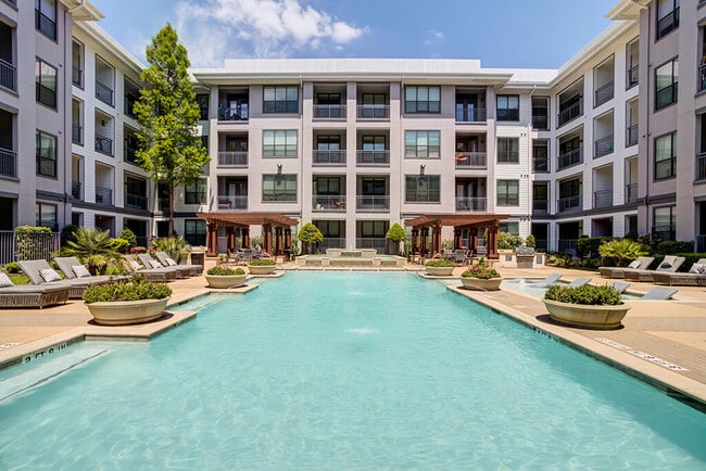 Caroline Uptown West