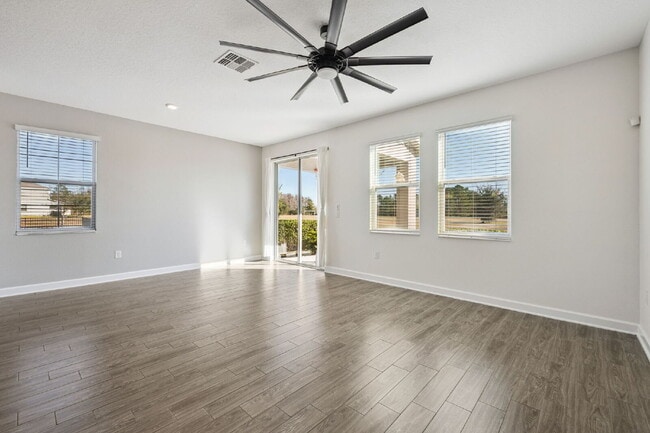 Photo - Spacious 3-Bedroom, 2.5 Baths Townhouse Retreat in Prime Orlando Location!