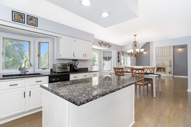 Photo - 949 Naples Ln