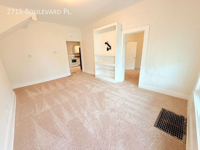 Photo - 2715 Boulevard Pl