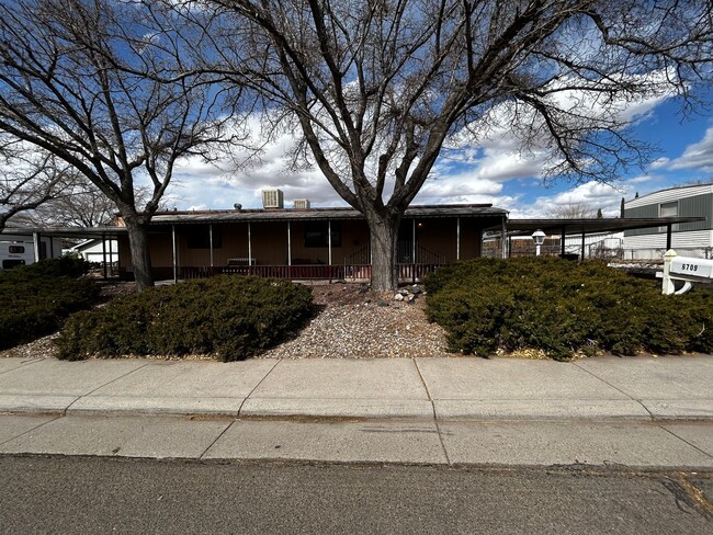 Charming Two-Bedroom Retreat with Timeless... - Charming Two-Bedroom Retreat with Timeless... House