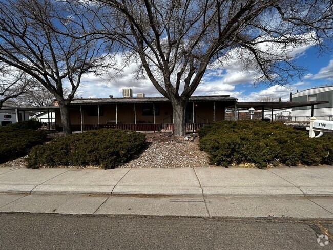 Building Photo - Charming Two-Bedroom Retreat with Timeless... Rental