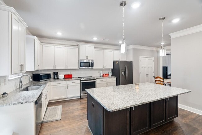 Photo - 1667 Castleberry Ln