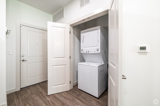 2BR, 2BA - 1,197SF - Laundry