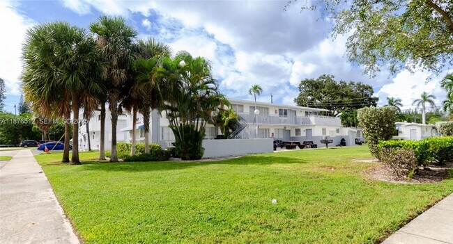 Building Photo - 1605 NE 126th St Unit 502