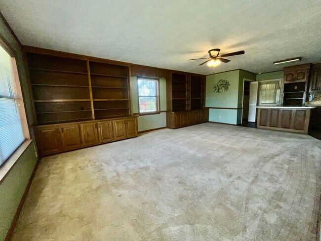 Photo - 3 Bed/1.5 Bath Brick Home