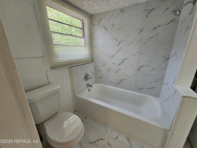 Photo - 3920 N Davis St