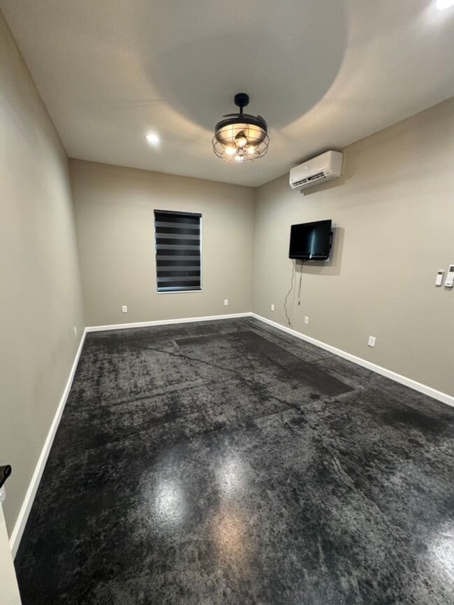 Photo - 109 N Main St Unidad #200