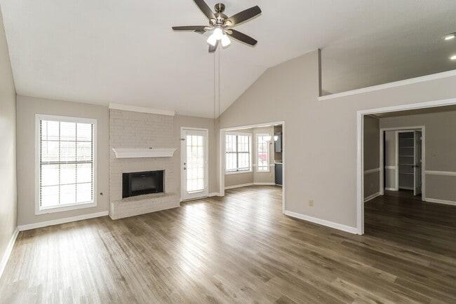 Photo - 8607 Sunnyvale St N