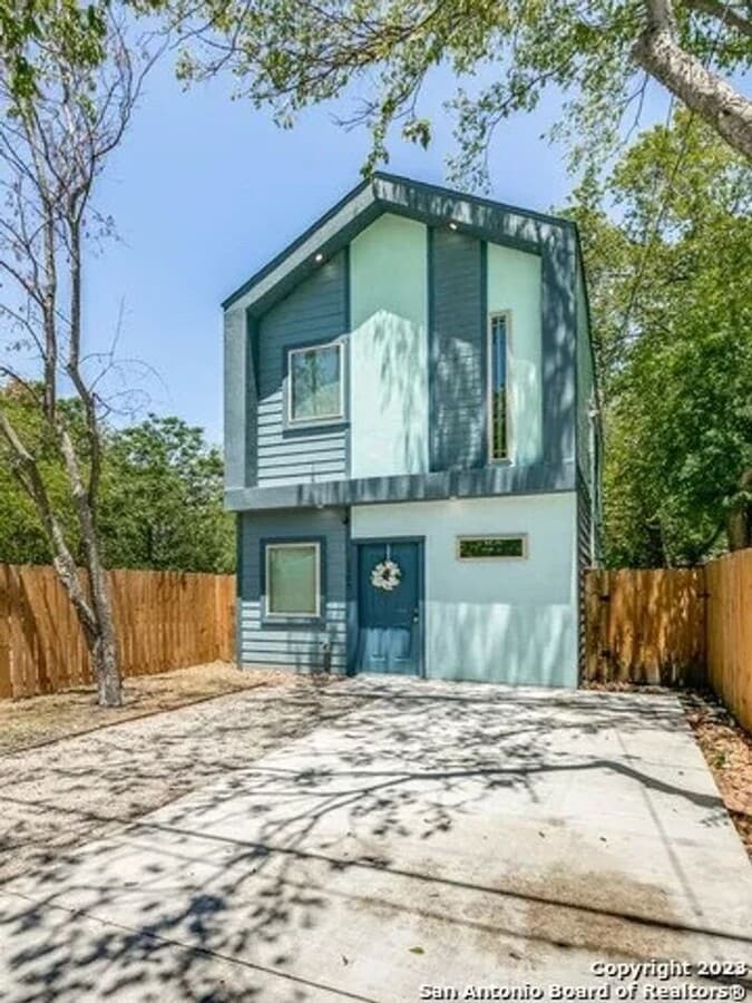 Photo - 1105 Torreon St House