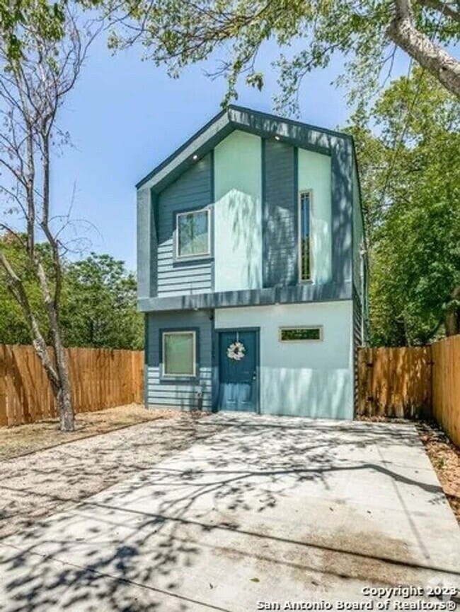 Building Photo - 1105 Torreon St Rental