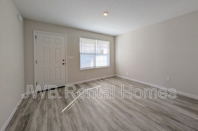 Photo - 2342 N Davis St