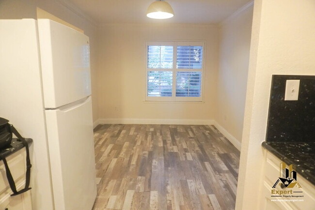 Photo - 3605 Larchmont Square Ln