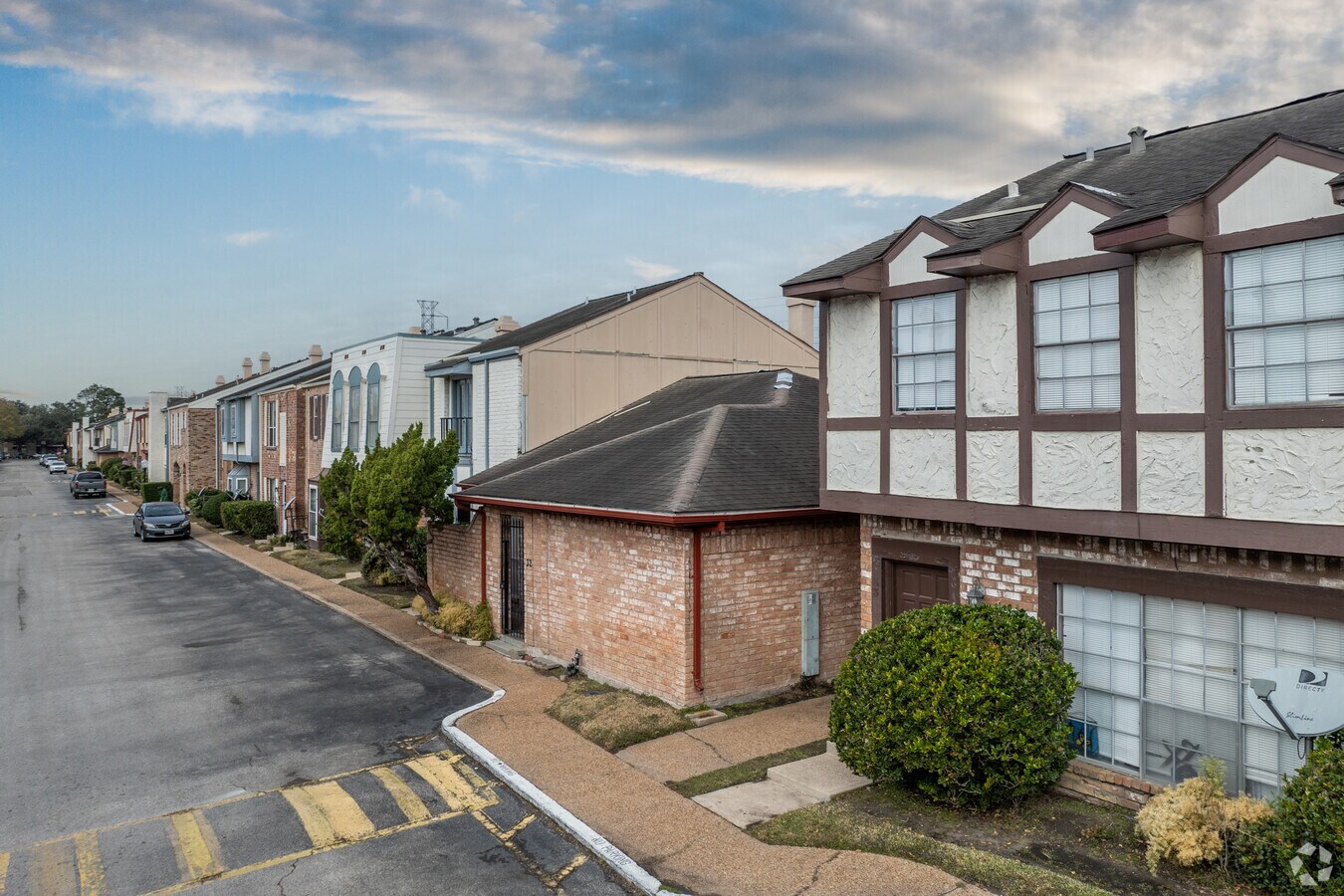 7700 Creekbend Dr Houston, TX 77071 - Meadow Walk Townhomes