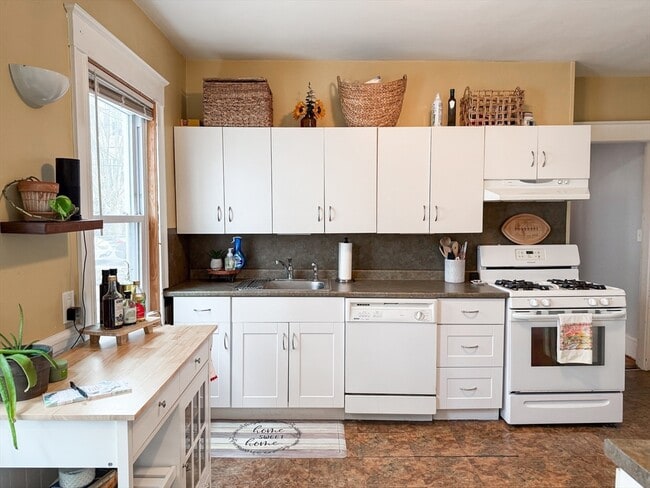 Photo - 10 Hunnewell Ave Unidad 10