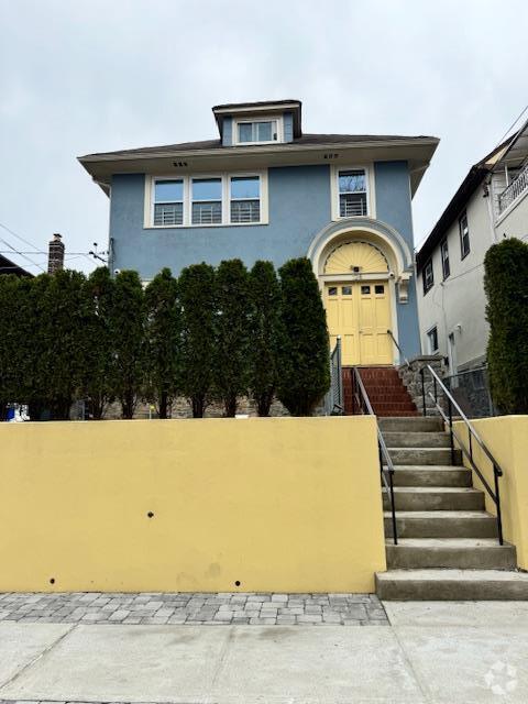 Building Photo - 128 Hillside Ave Unit 2 Rental