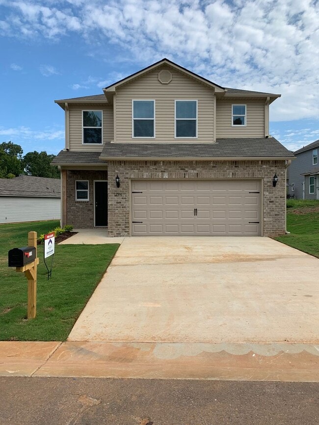 Photo - Pre-Leasing Spacious 3 Bed / 2 Bath Home in Waterbury — Available Soon!