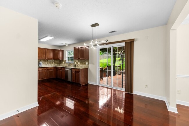 Photo - 7020 Timber Oak Dr