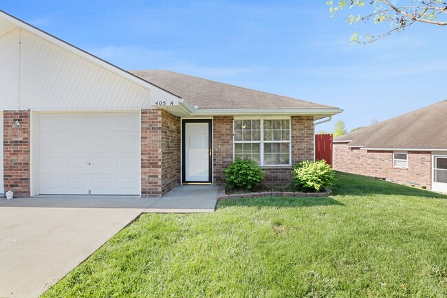 Building Photo - All one level, all electric Duplex in Oak ... Rental