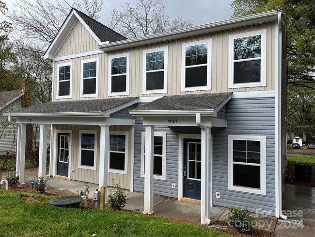 Photo - 19507 Meridian St Townhome