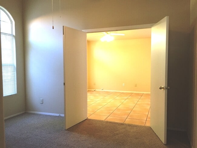 Photo - 741 W Hackamore St