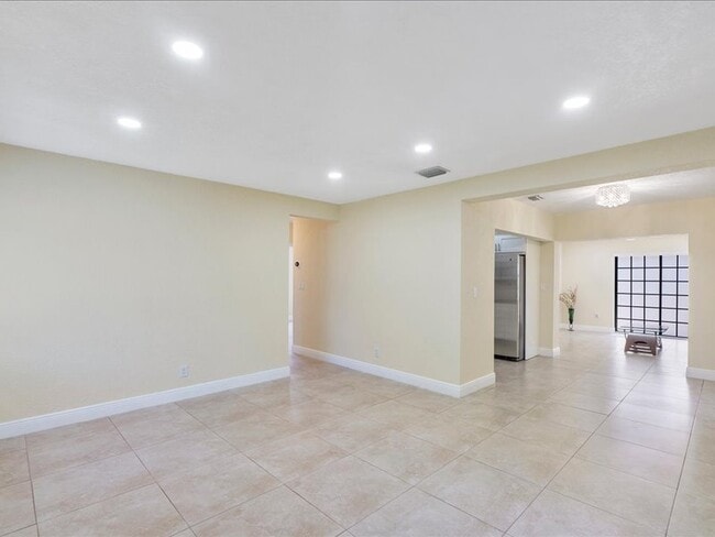 Living area - 6470 SW 38th St