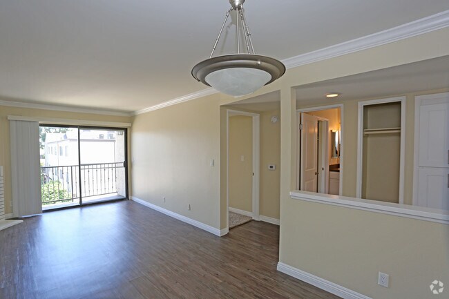 Chateau Woodley Hart Apartments