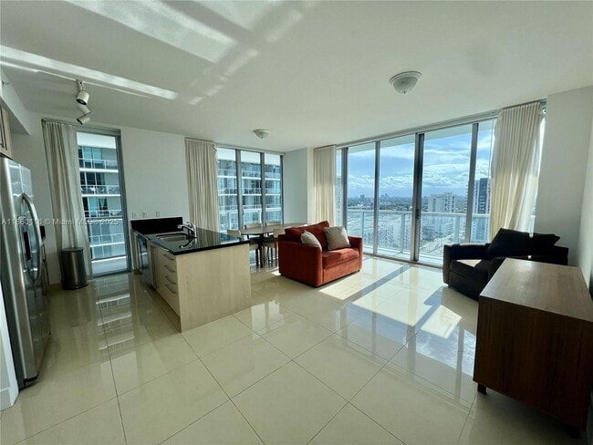 Building Photo - 1111 SW 1st Ave Unit 1914 Rental