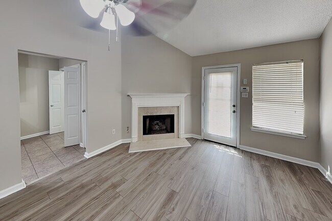 Photo - 1633 Dexter Ln