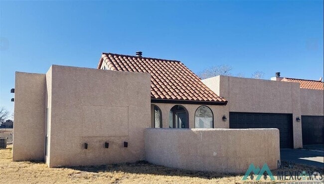 Building Photo - 48 Brentwood Rd Rental