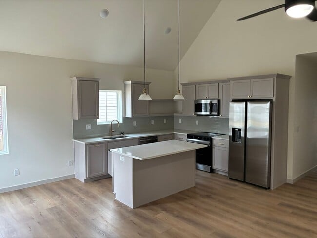 Photo - Stunning 2 bed, 2 bath home in SW Springfield! Must see!