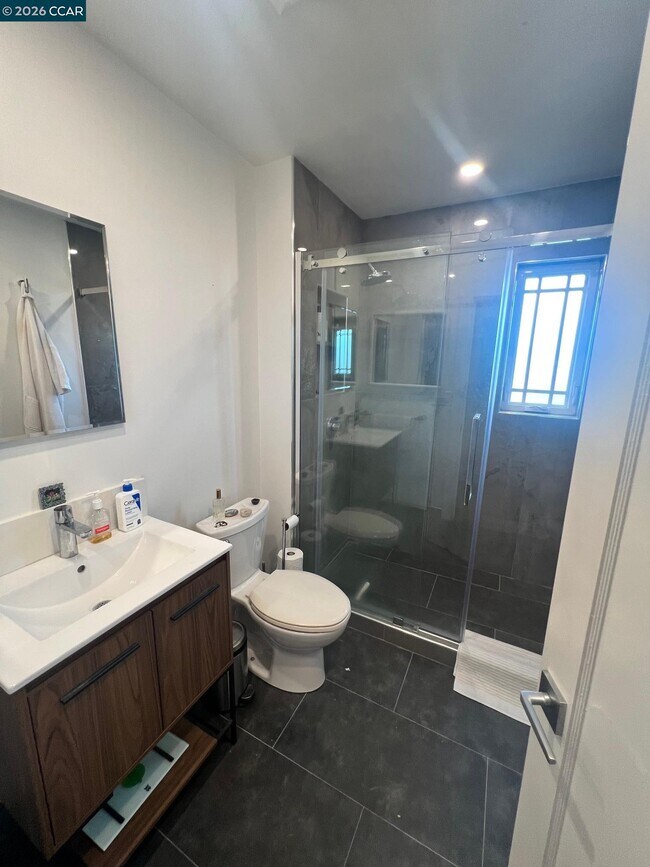 Photo - 1325 Hopkins St