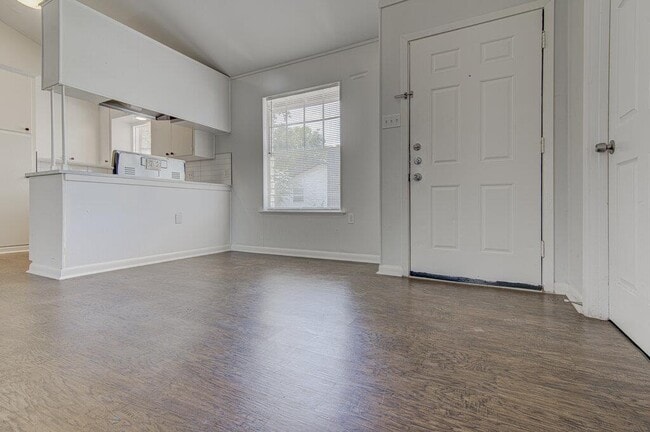 Photo - 5703 Gloucester Ln