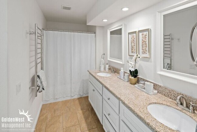 Photo - Bright and Modern 2Bdm 2Ba Townhome with Private Patio in Scripps Ranch!