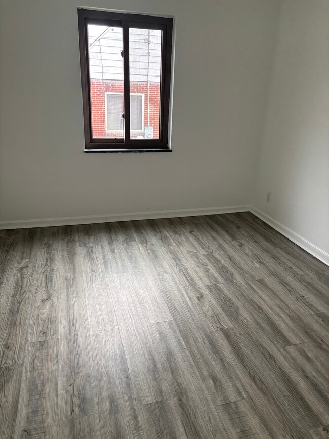 Photo - 151 Niagara Ave Unit 1