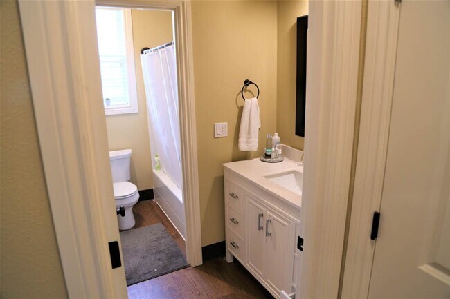 Photo - 2 Bed 1 Bath