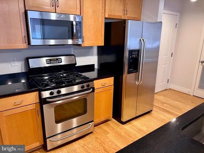 Photo - 1205 N Garfield St Unit 305