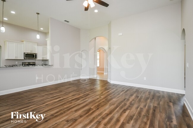 Photo - 321 Lake Mariana Pl