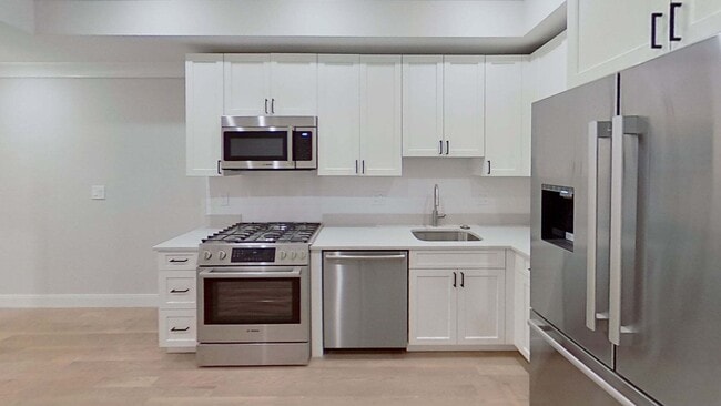 Building Photo - 47 Englewood Ave Unit 2