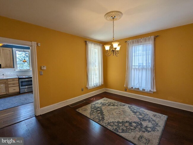 Photo - 306 N Locust St