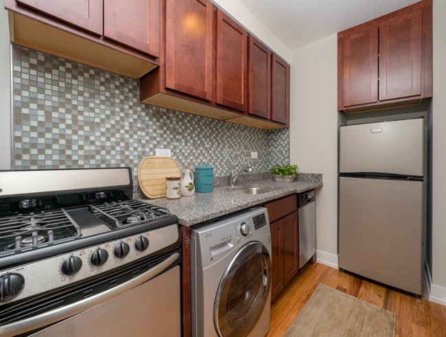 Photo - 556 W Arlington Pl