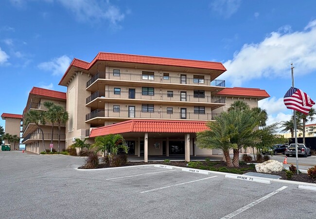 Building Photo - Calling All Snowbirds! 2-Bed, 2-Bath Condo...