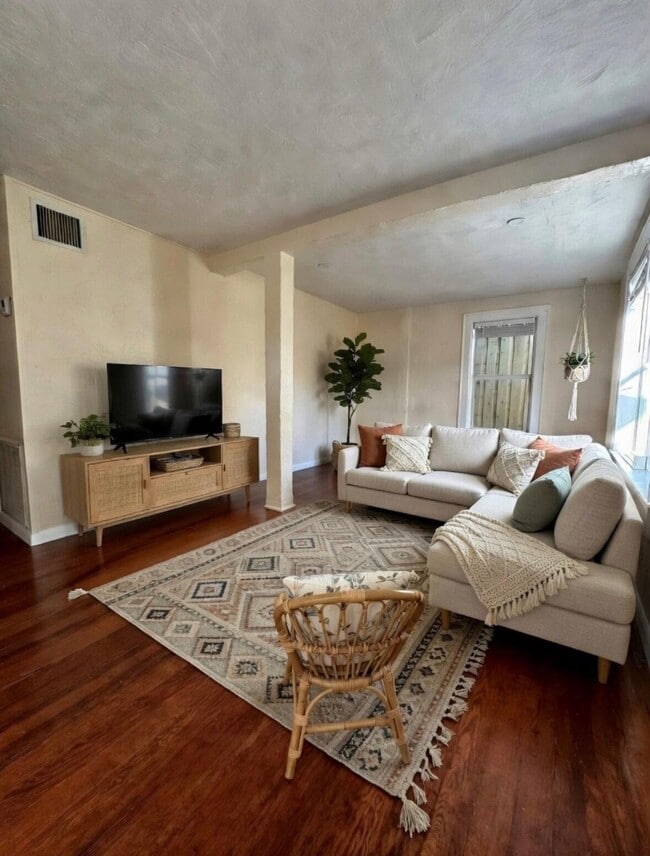 Photo - 1573 NE 33rd St