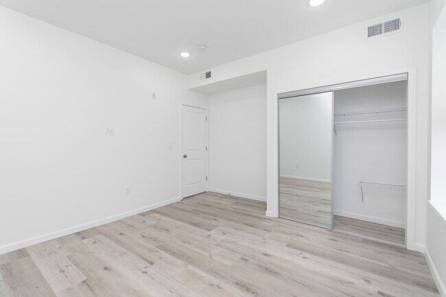 5348 Race St Unidad B